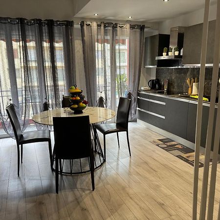 Gorgeous 2 Bedrooms Holiday Apartement Nizza Esterno foto